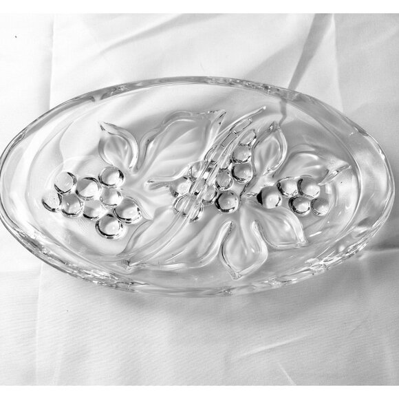 Clear Glass Oval Serving Tray With Grape & Leaf Design 9” dessert hors d’oeuvres - Picture 4 of 6
